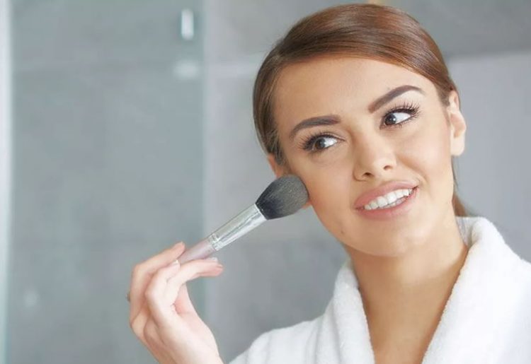 Makeup Tricks That Slim Your Face: Appearance-Boosting Tips